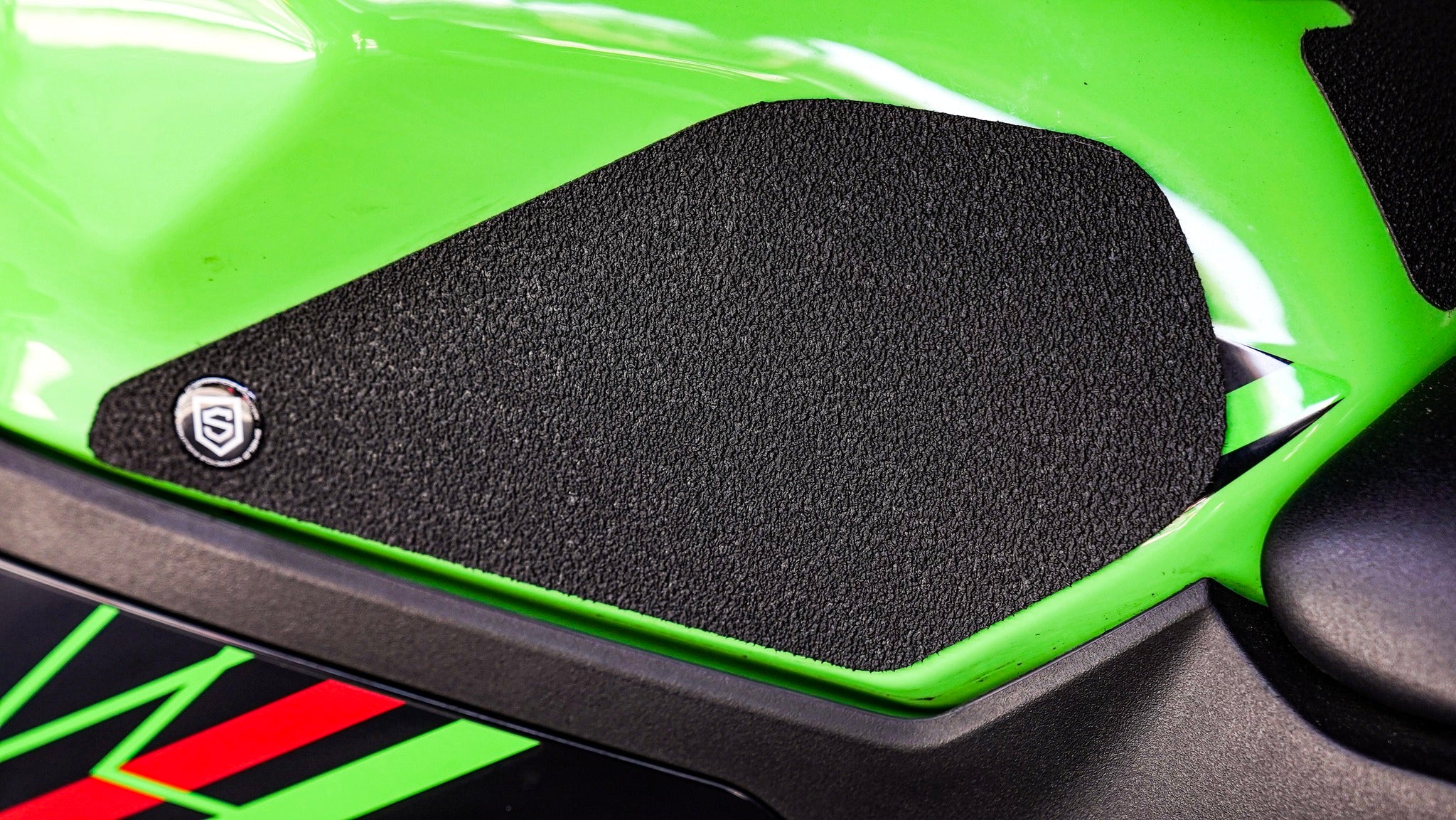 ZX4RR - ZX25R Shield Tank Pad and Grips – Zero One Moto Shop