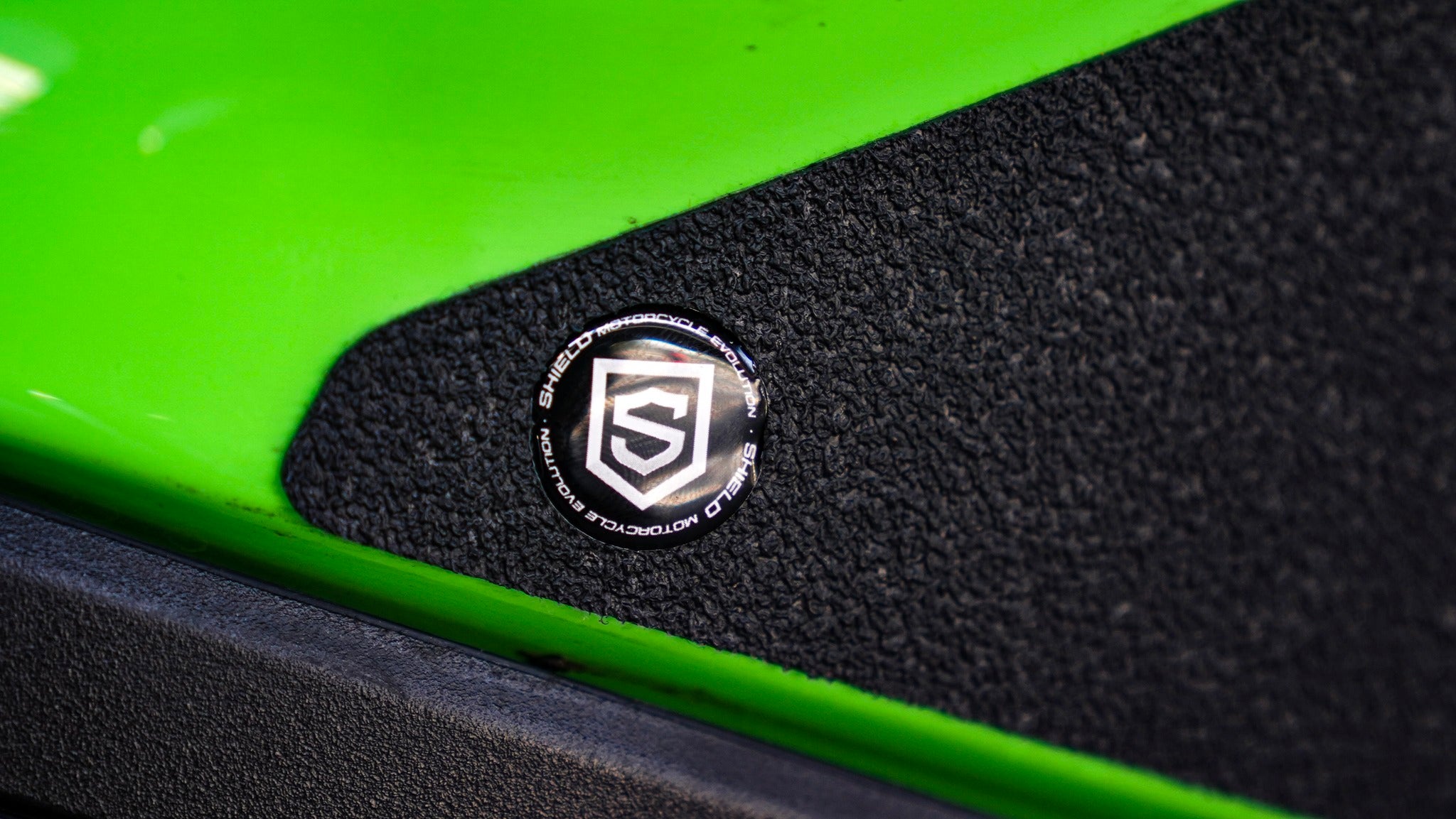 ZX4RR - ZX25R Shield Tank Pad and Grips – Zero One Moto Shop