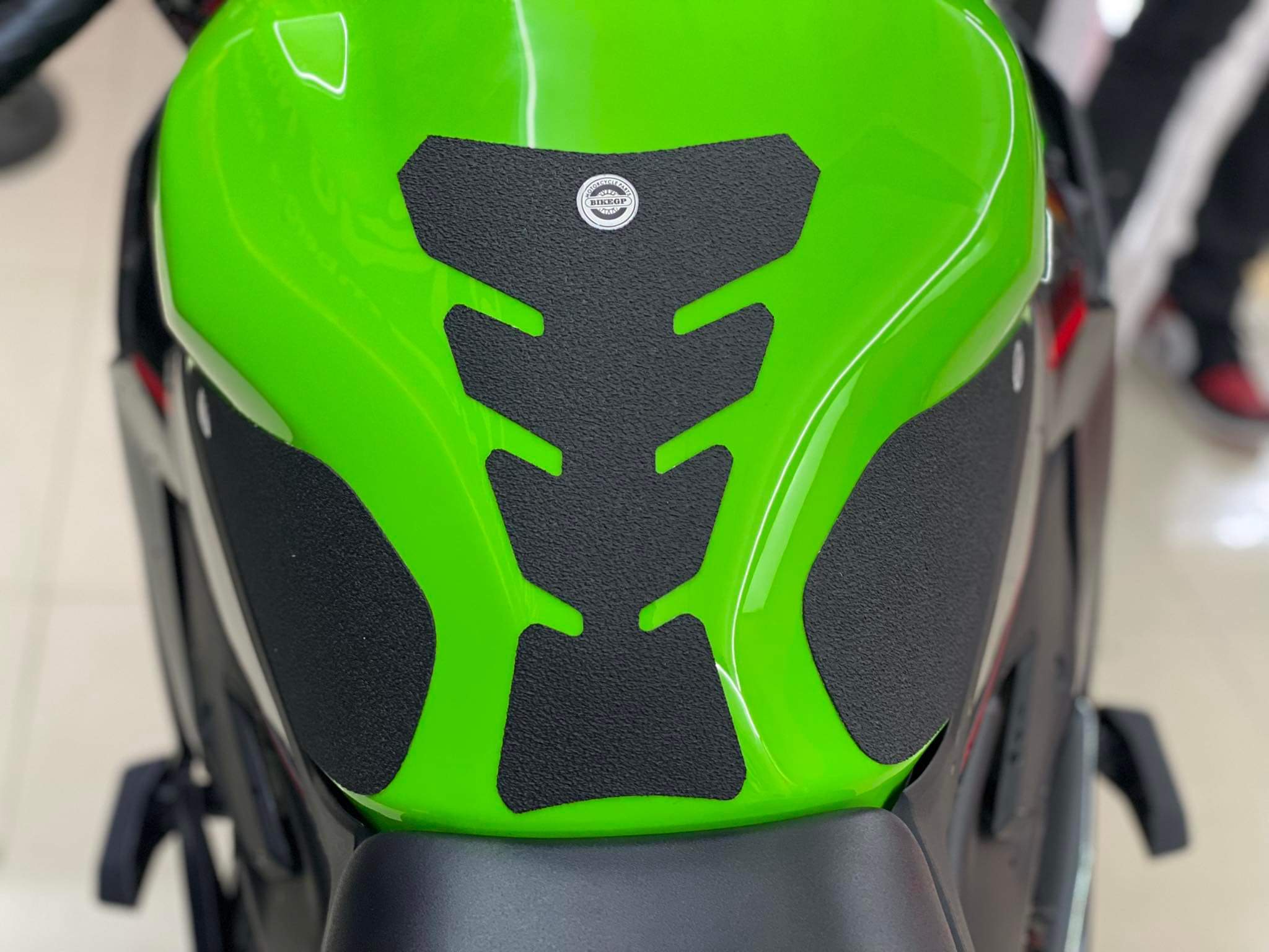 ZX-25R / ZX-4RR Bike GP Tank Pad and Grips – Zero One Moto Shop
